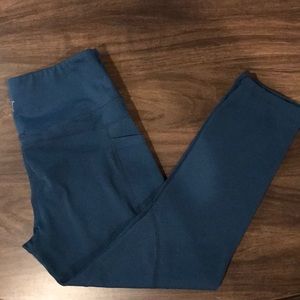 Zyia Light & Tight Capri Leggings